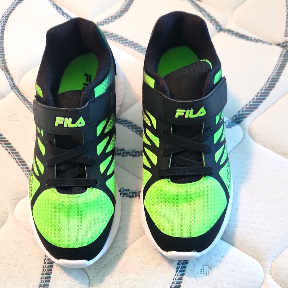 NEW Fila Kids' Neon Green and Black Sneakers